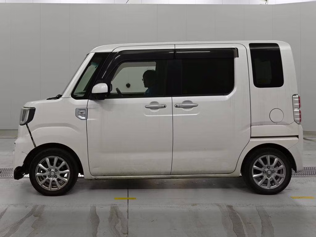 TOYOTA PIXIS MEGA