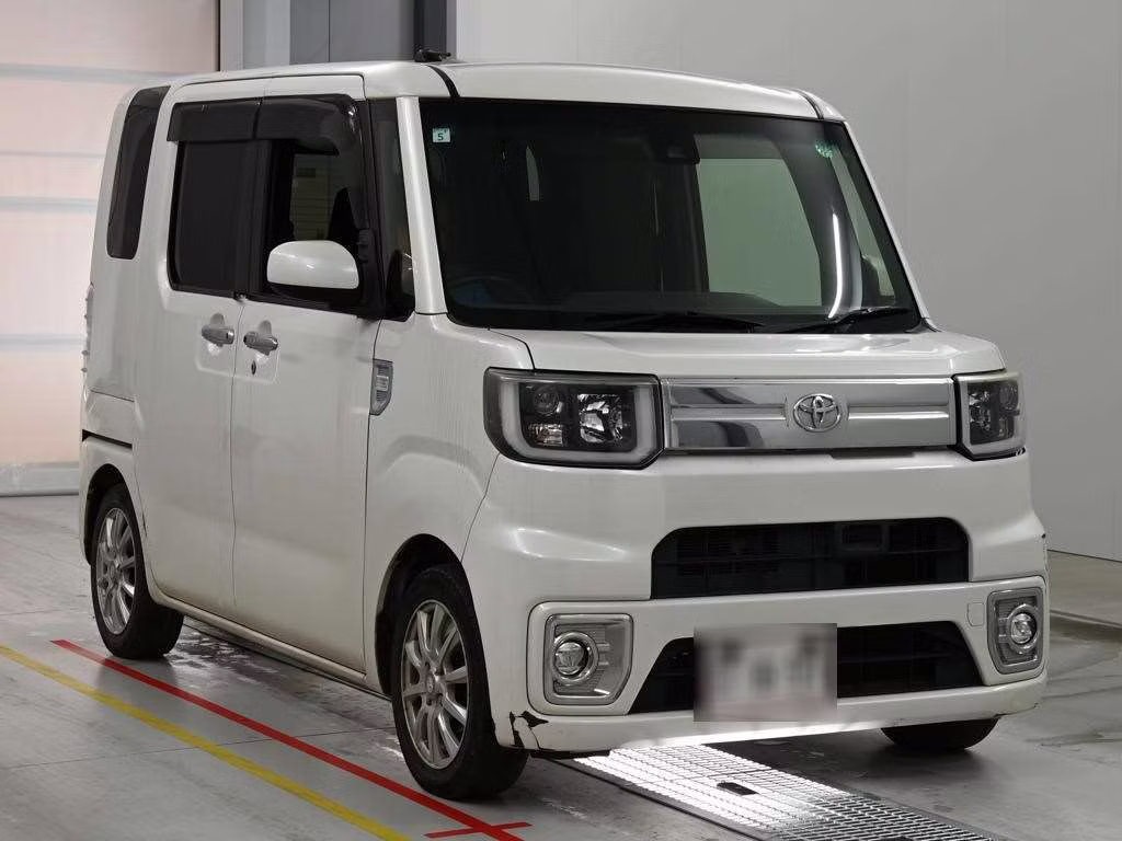 TOYOTA PIXIS MEGA