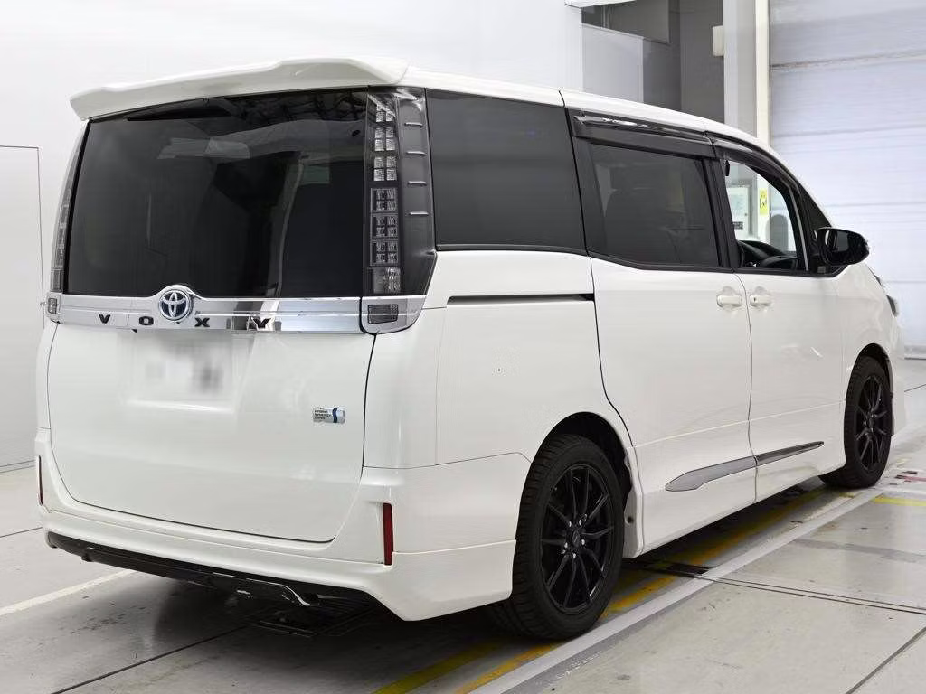 TOYOTA VOXY