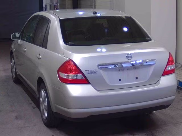 NISSAN TIIDA LATIO