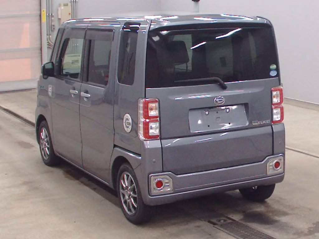 DAIHATSU WAKE