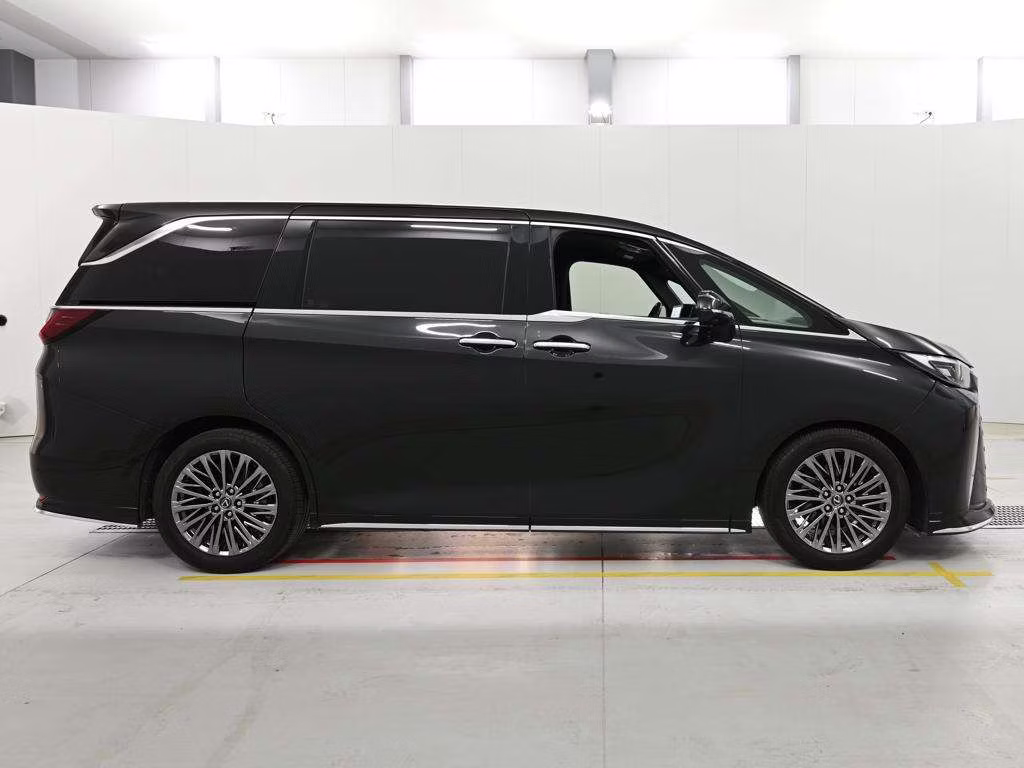 LEXUS LM500H