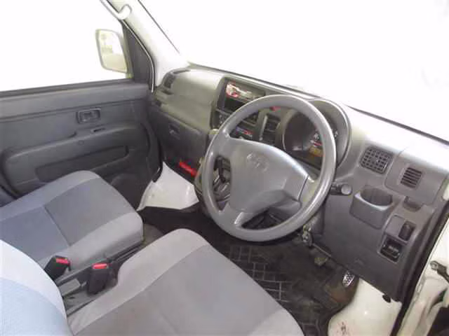 TOYOTA PIXIS VAN