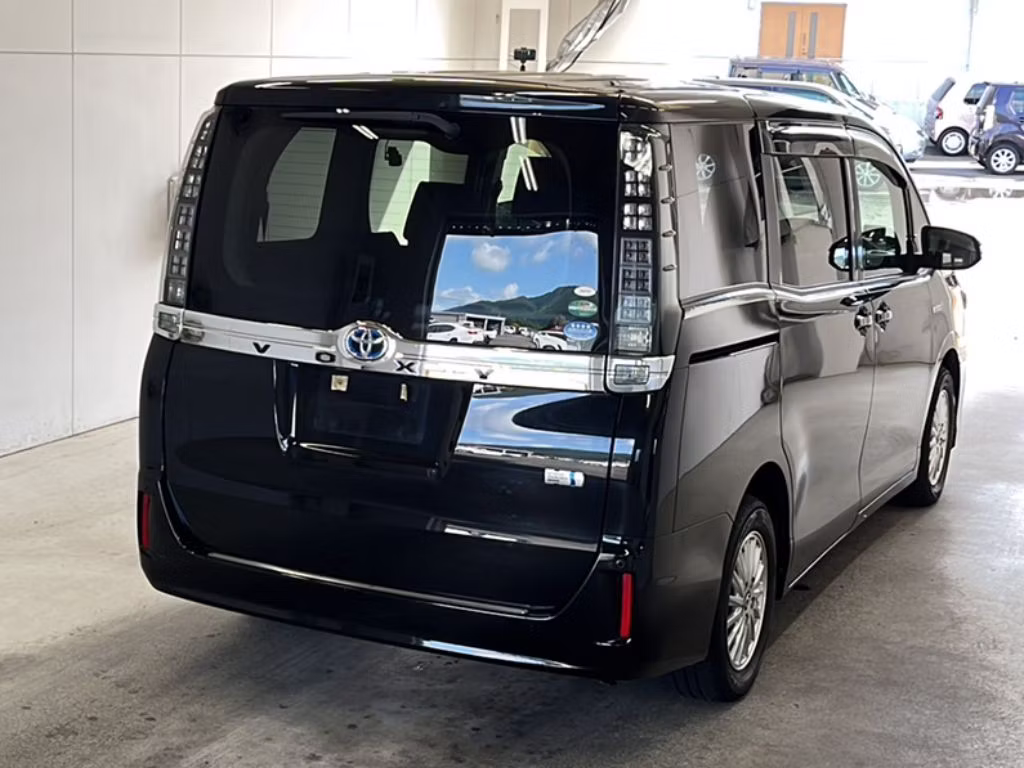 TOYOTA VOXY