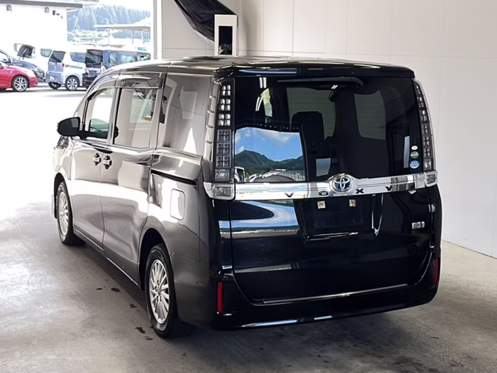 TOYOTA VOXY
