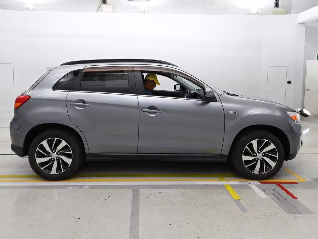 MITSUBISHI RVR