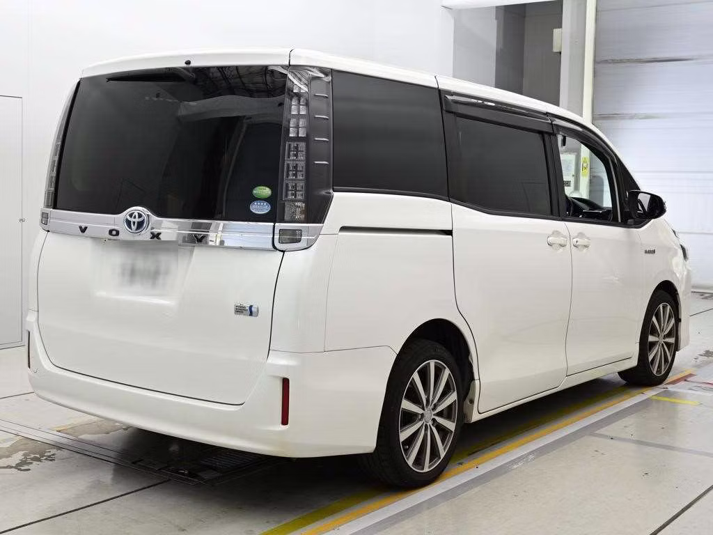 TOYOTA VOXY