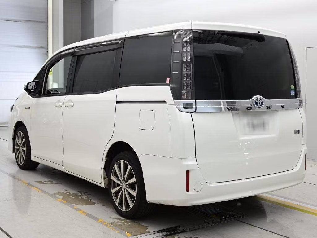 TOYOTA VOXY