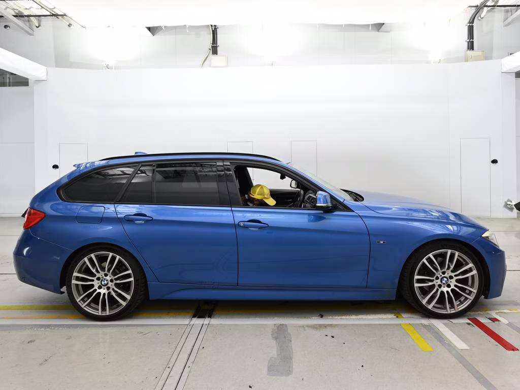 BMW 3-SERIES
