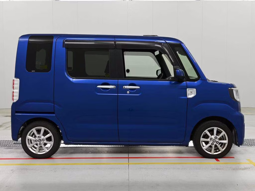 TOYOTA PIXIS MEGA