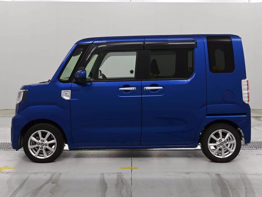 TOYOTA PIXIS MEGA