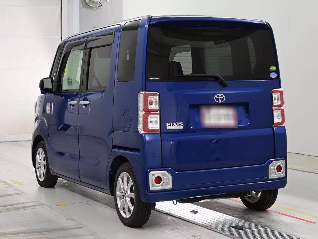 TOYOTA PIXIS MEGA