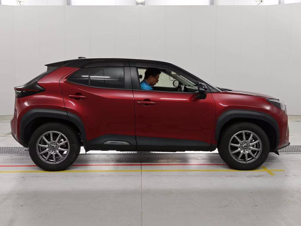 TOYOTA YARIS CROSS