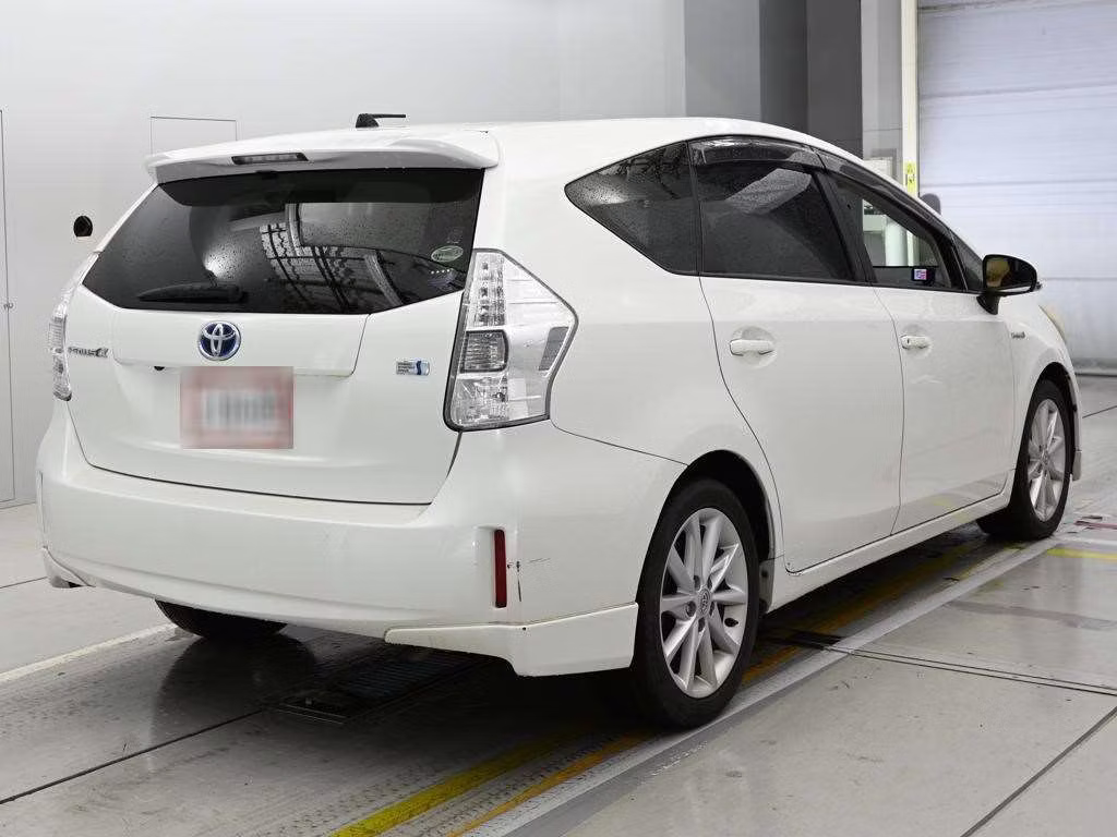 TOYOTA PRIUS ALPHA