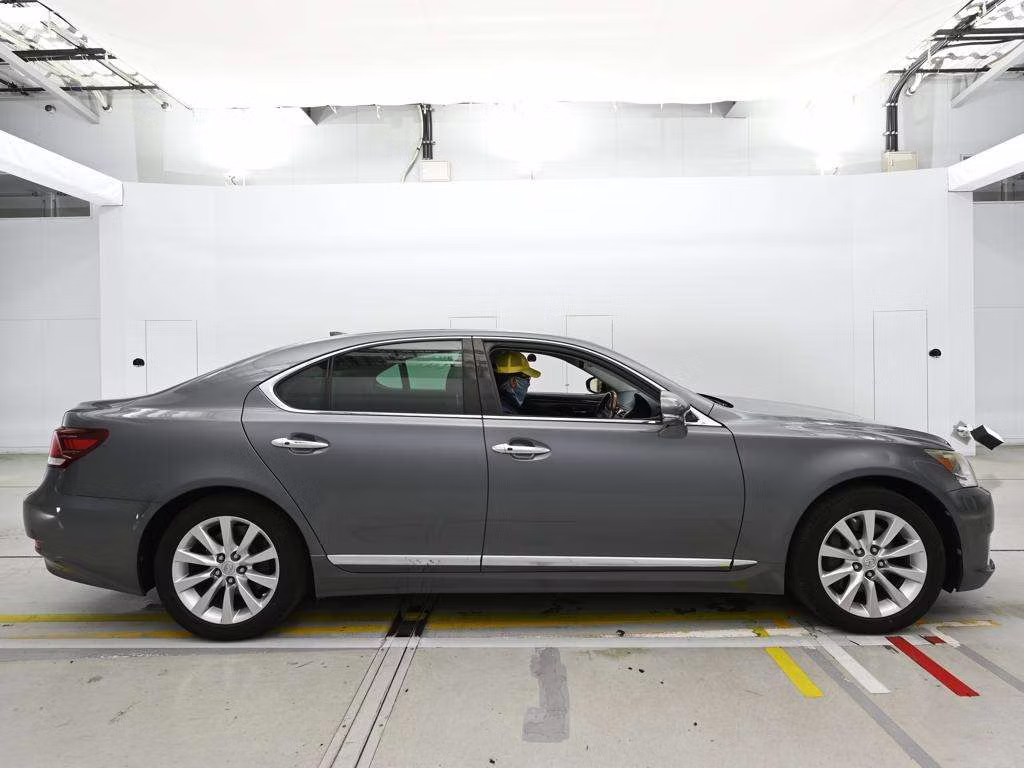 LEXUS LS460