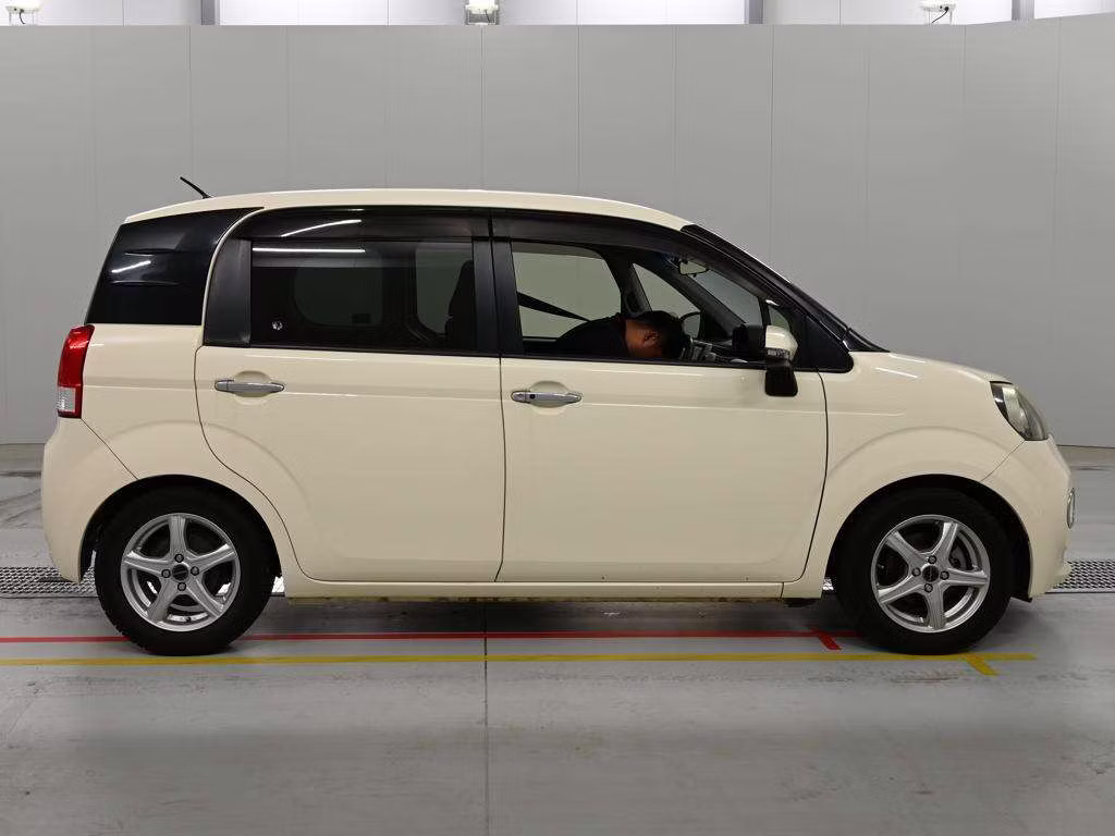 TOYOTA PORTE