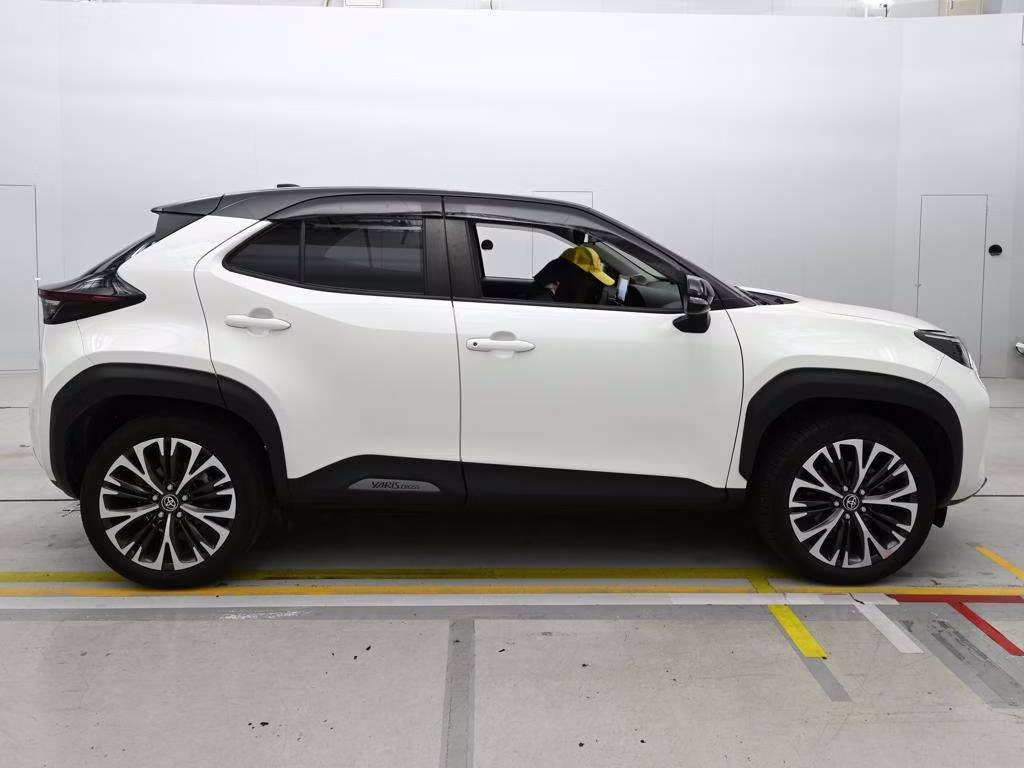 TOYOTA YARIS CROSS