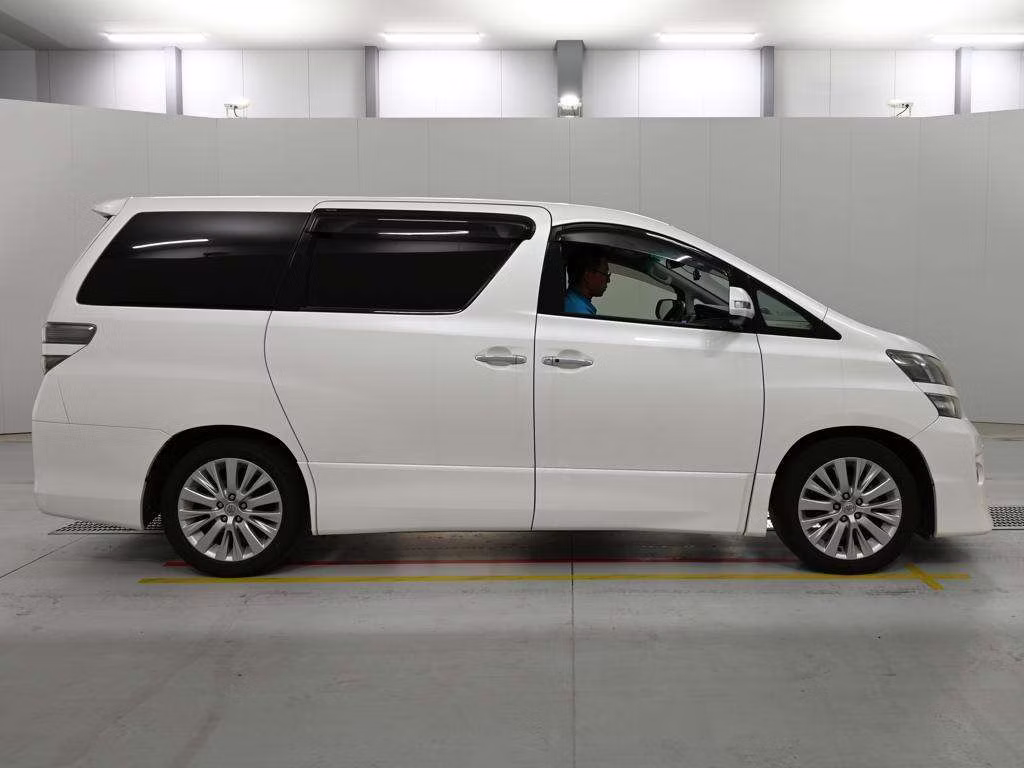 TOYOTA VELLFIRE