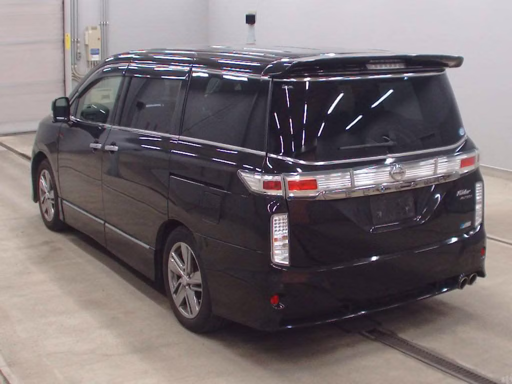 NISSAN ELGRAND