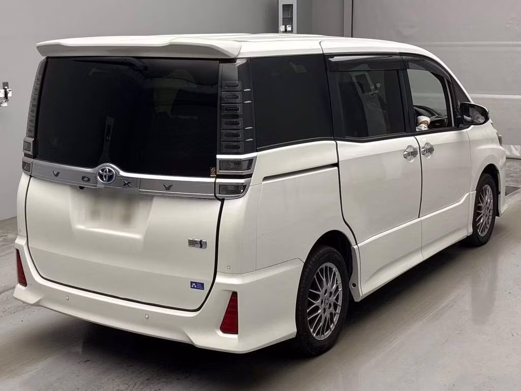 TOYOTA VOXY