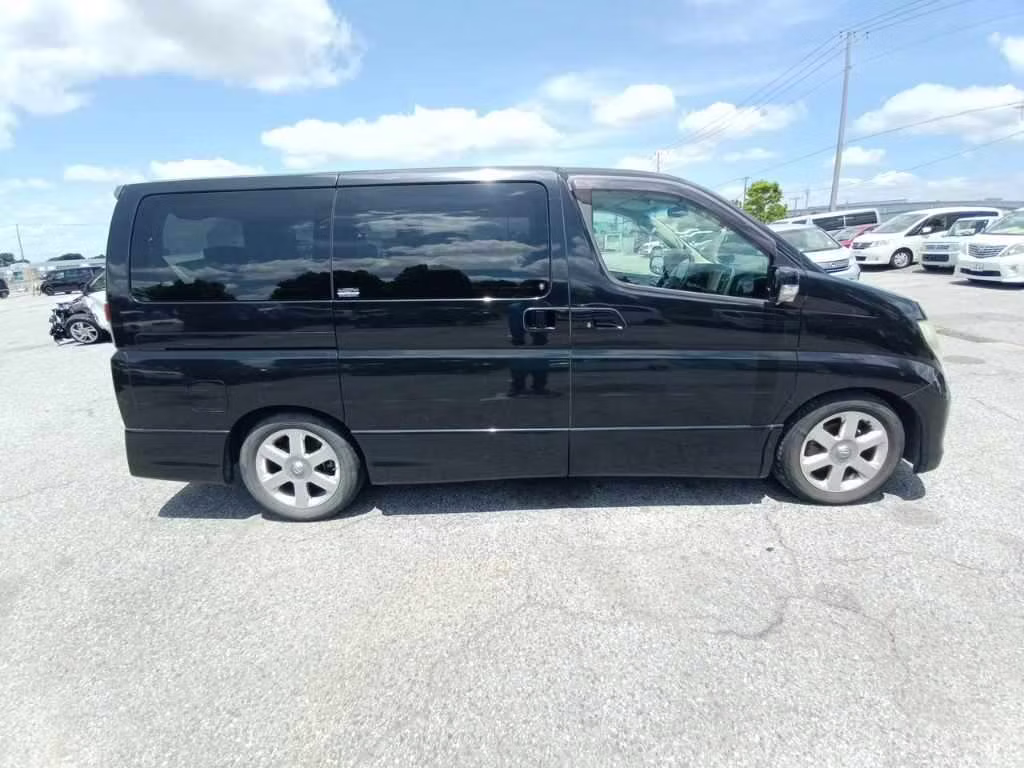 NISSAN ELGRAND