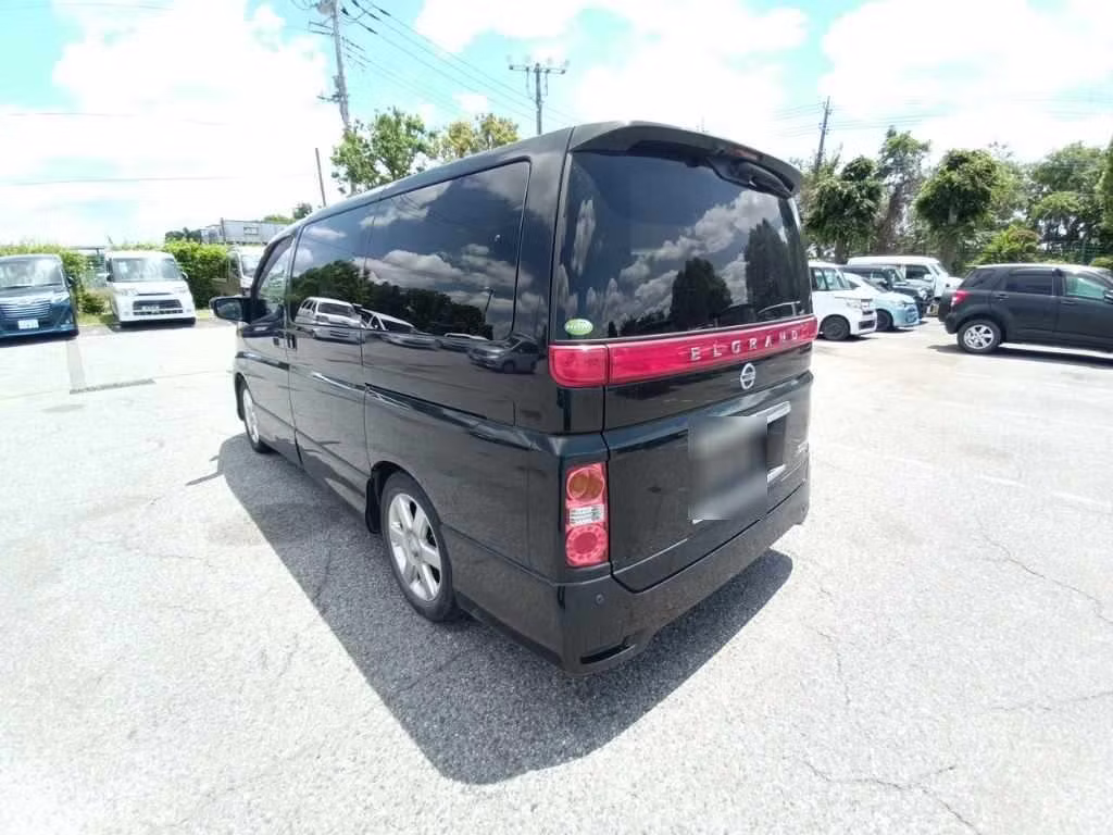 NISSAN ELGRAND