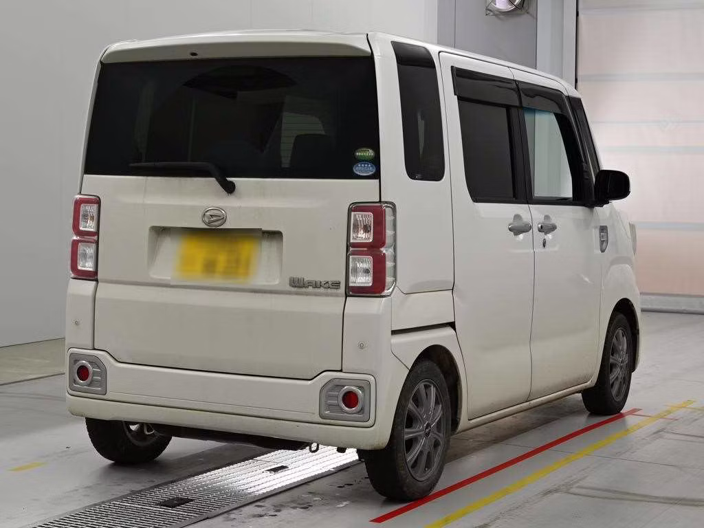 DAIHATSU WAKE