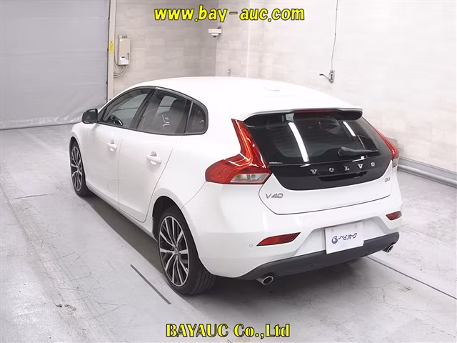 VOLVO V40
