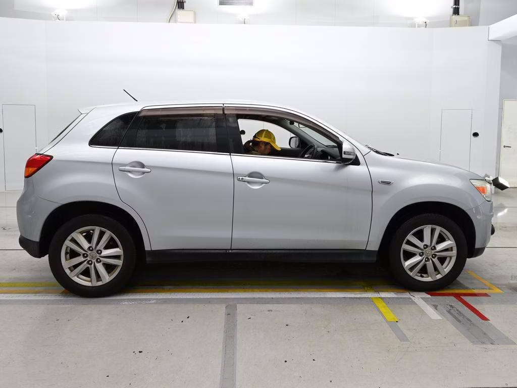 MITSUBISHI RVR