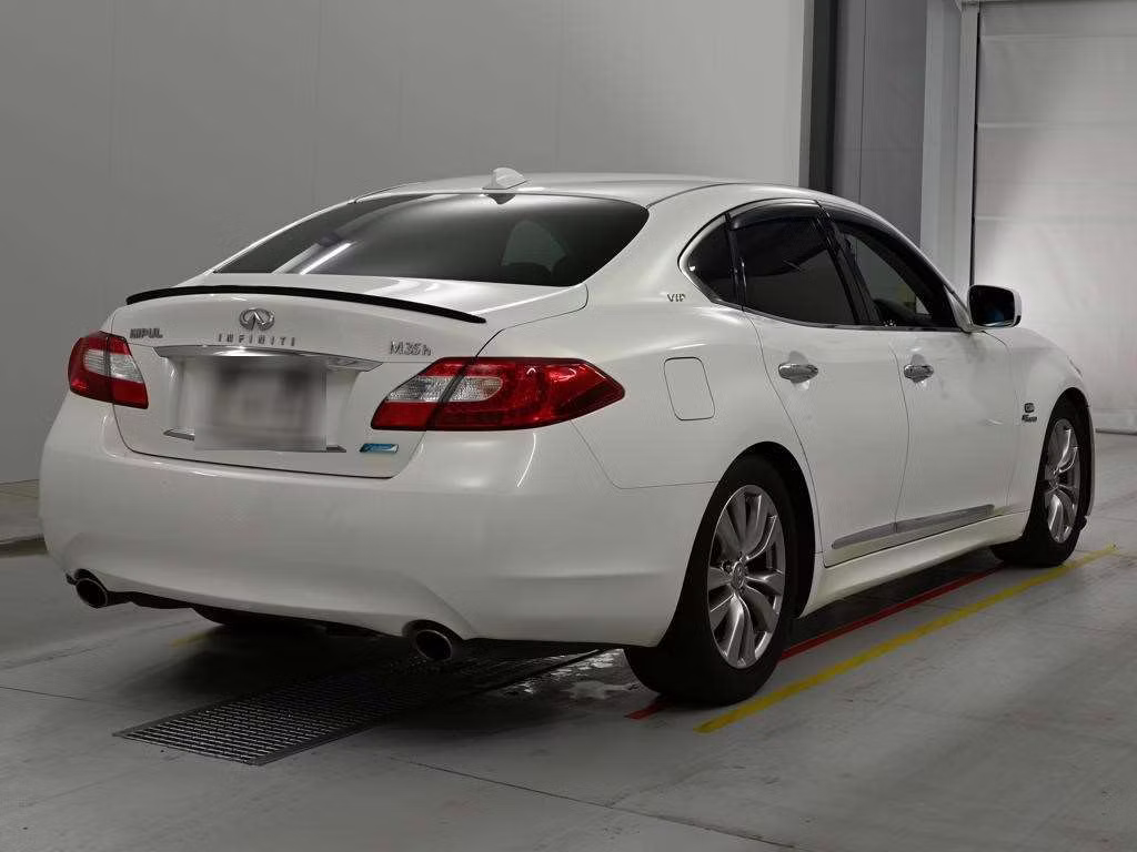 NISSAN FUGA