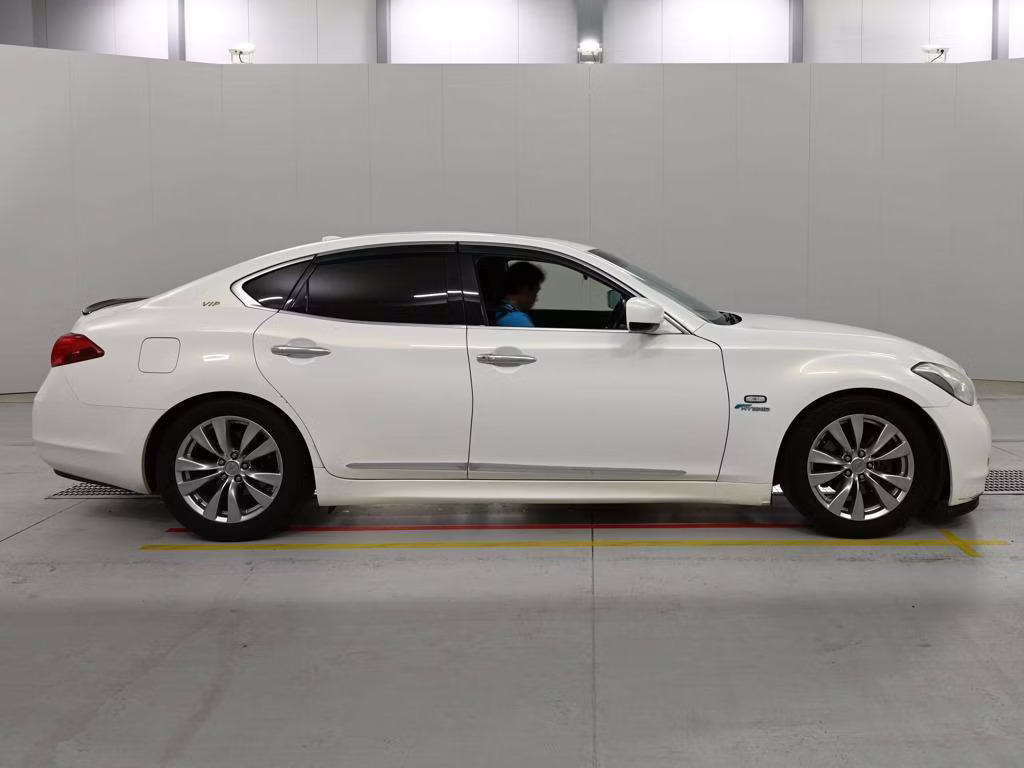 NISSAN FUGA