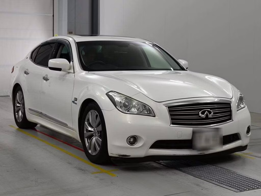 NISSAN FUGA