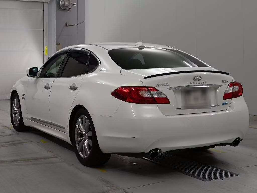 NISSAN FUGA