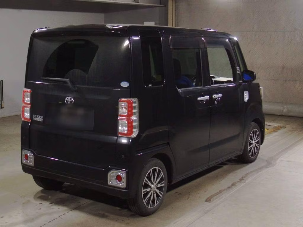 TOYOTA PIXIS MEGA
