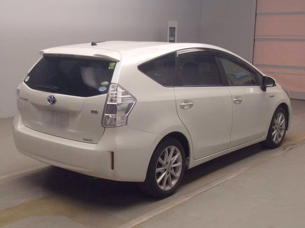 TOYOTA PRIUS ALPHA