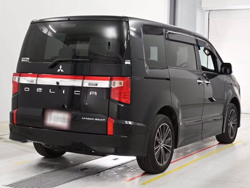 MITSUBISHI DELICA D:5
