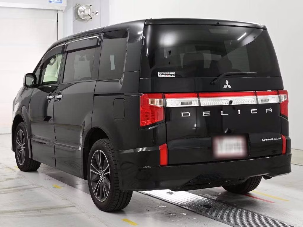 MITSUBISHI DELICA D:5