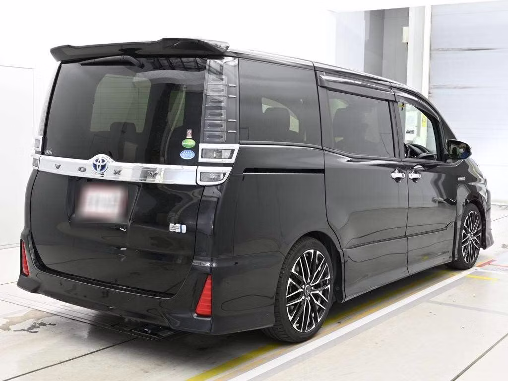 TOYOTA VOXY
