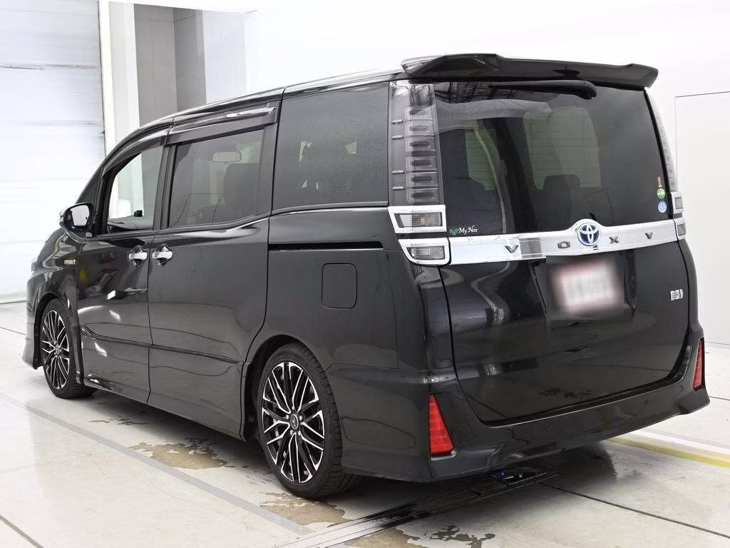 TOYOTA VOXY