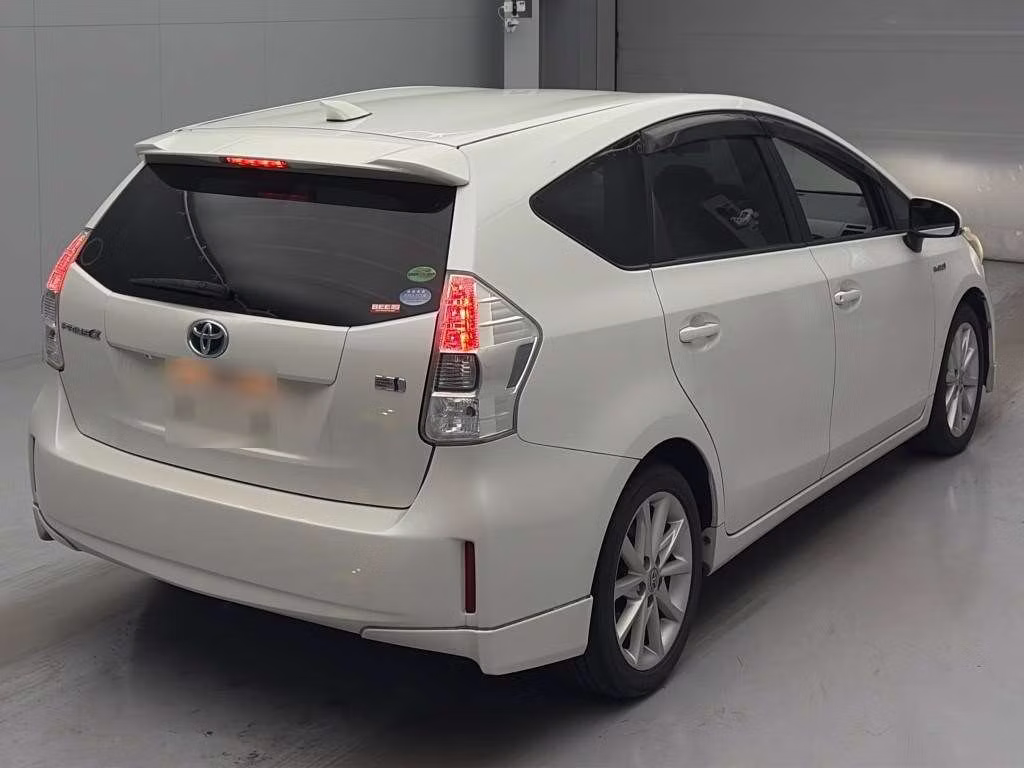 TOYOTA PRIUS ALPHA