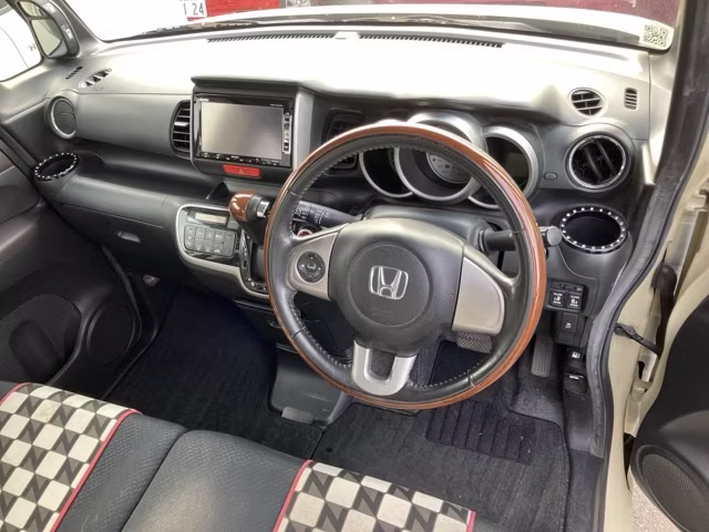 HONDA N-BOX
