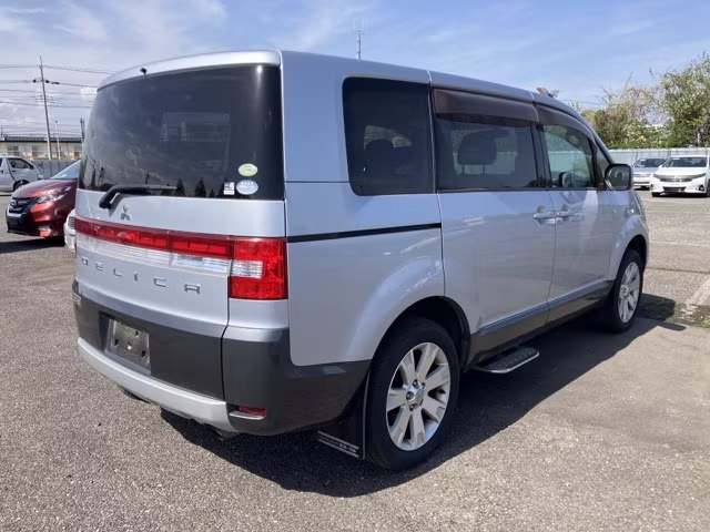 MITSUBISHI DELICA D:5