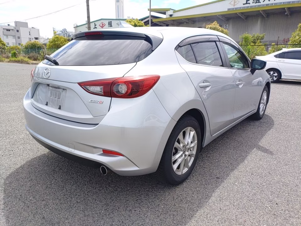 MAZDA AXELA