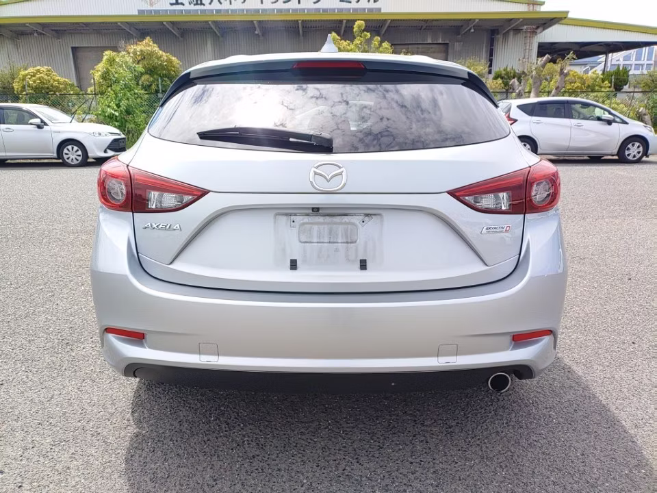 MAZDA AXELA
