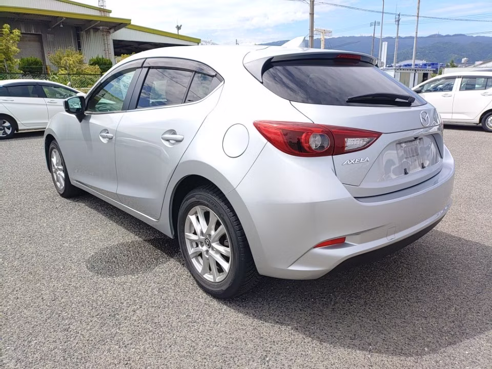 MAZDA AXELA
