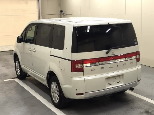 MITSUBISHI DELICA D:5
