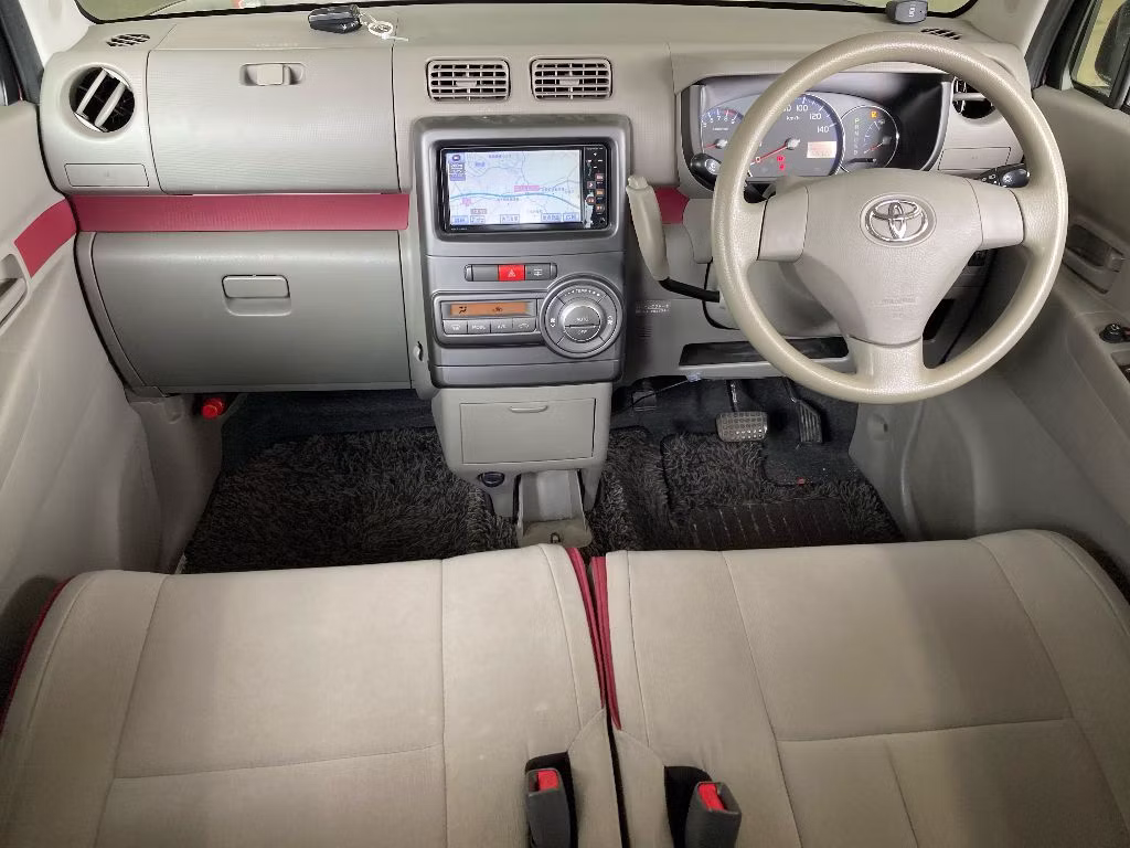 TOYOTA PIXIS SPACE