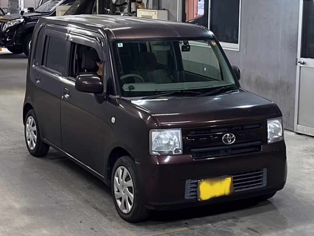 TOYOTA PIXIS SPACE
