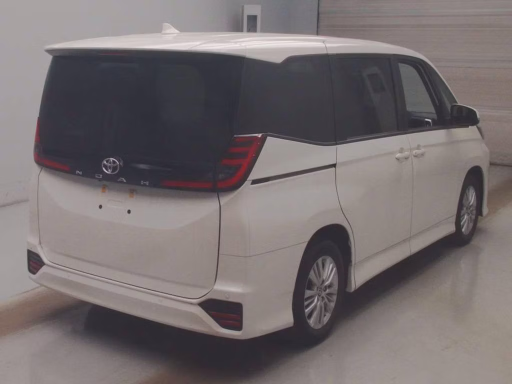 TOYOTA NOAH