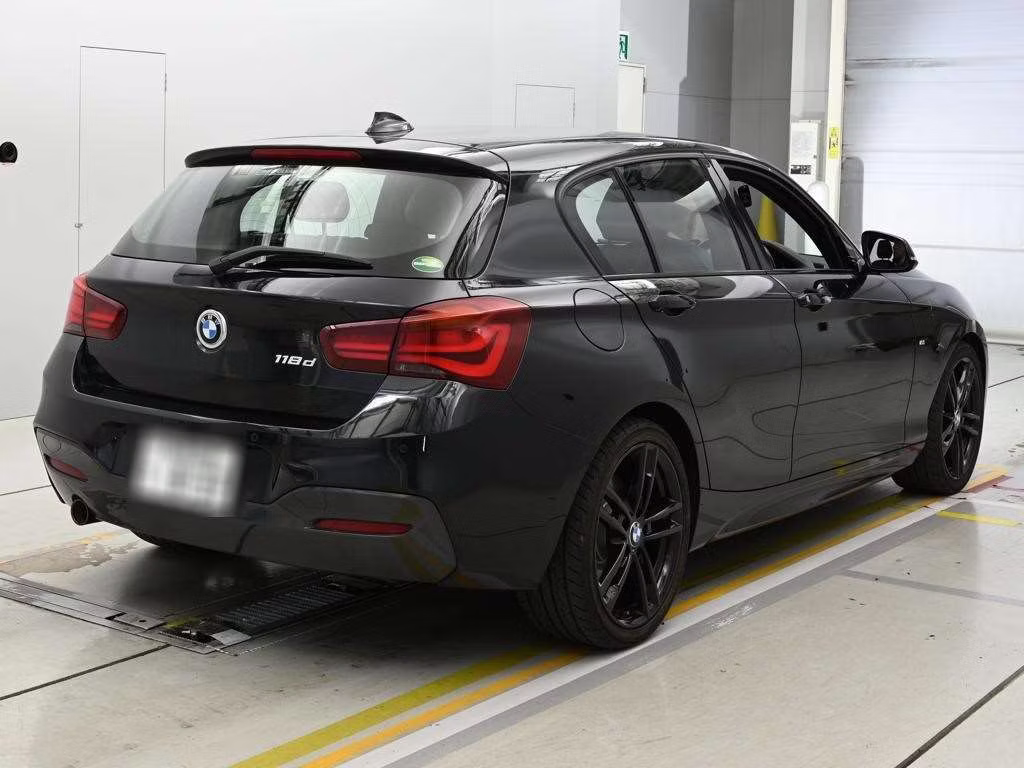 BMW 1-SERIES